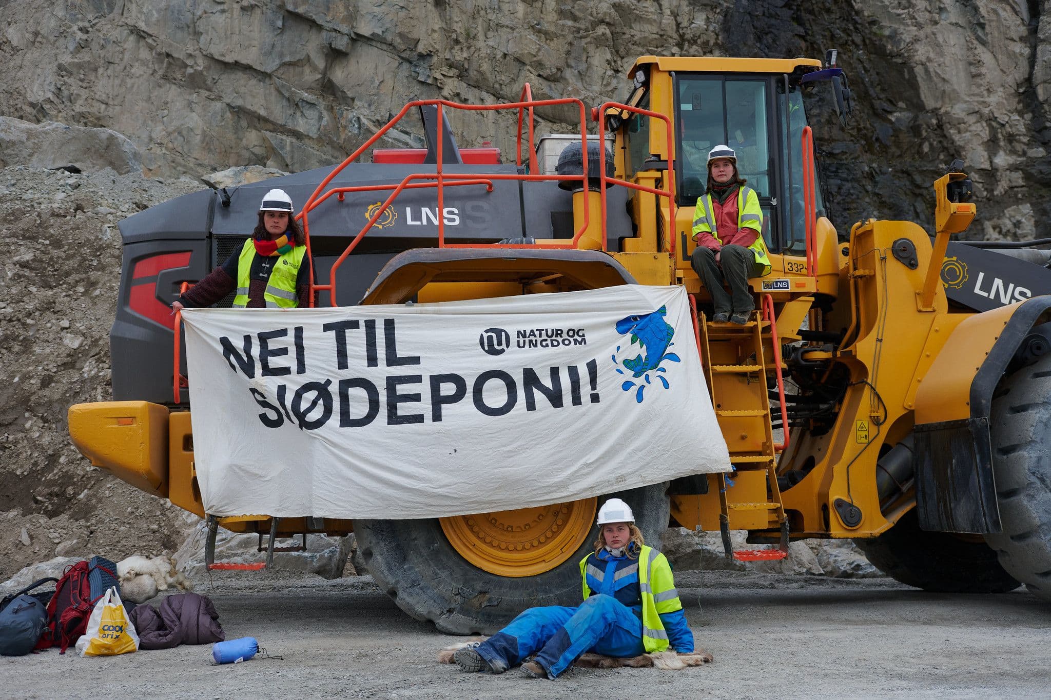 Aksjon mot sjødeponi på gravemaskin